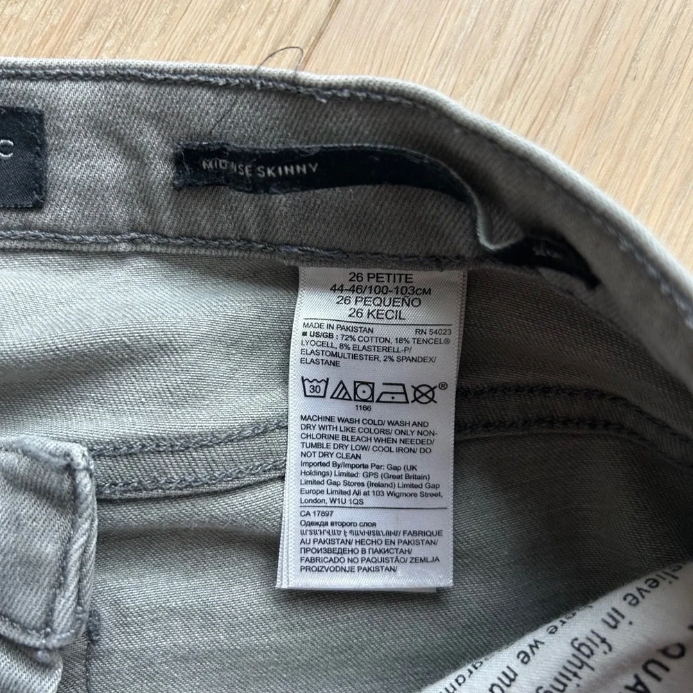 Banana Republic Mid Rise‎ Skinny Raw Hem Jeans Light Grey 26P Rock Grundge